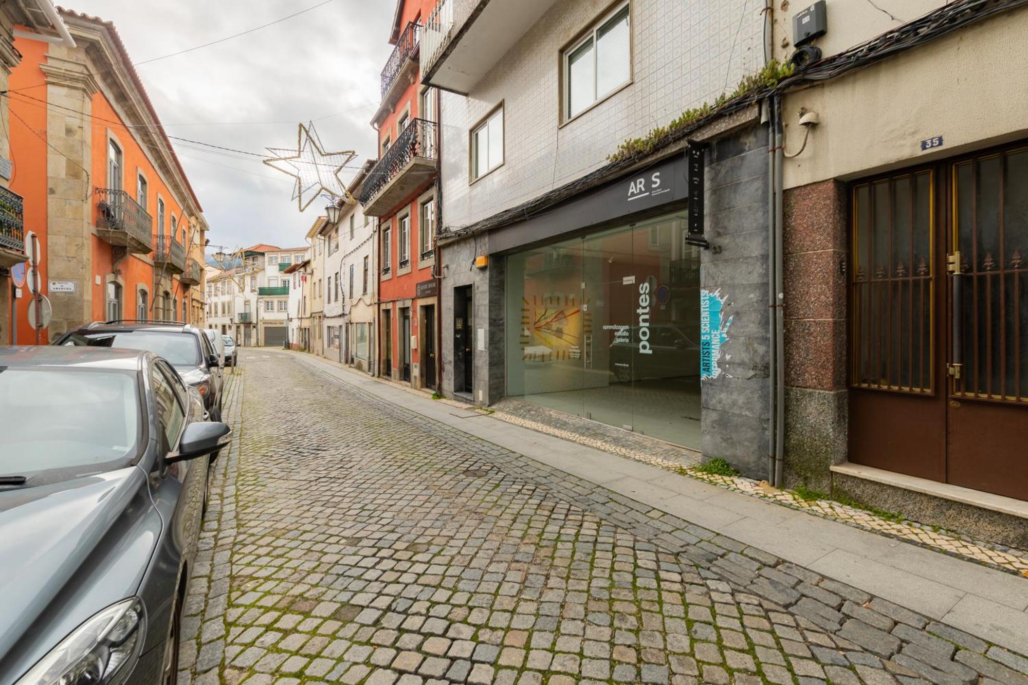 Cosy Remodeled Apartment In The City Center Fundao Exterior photo
