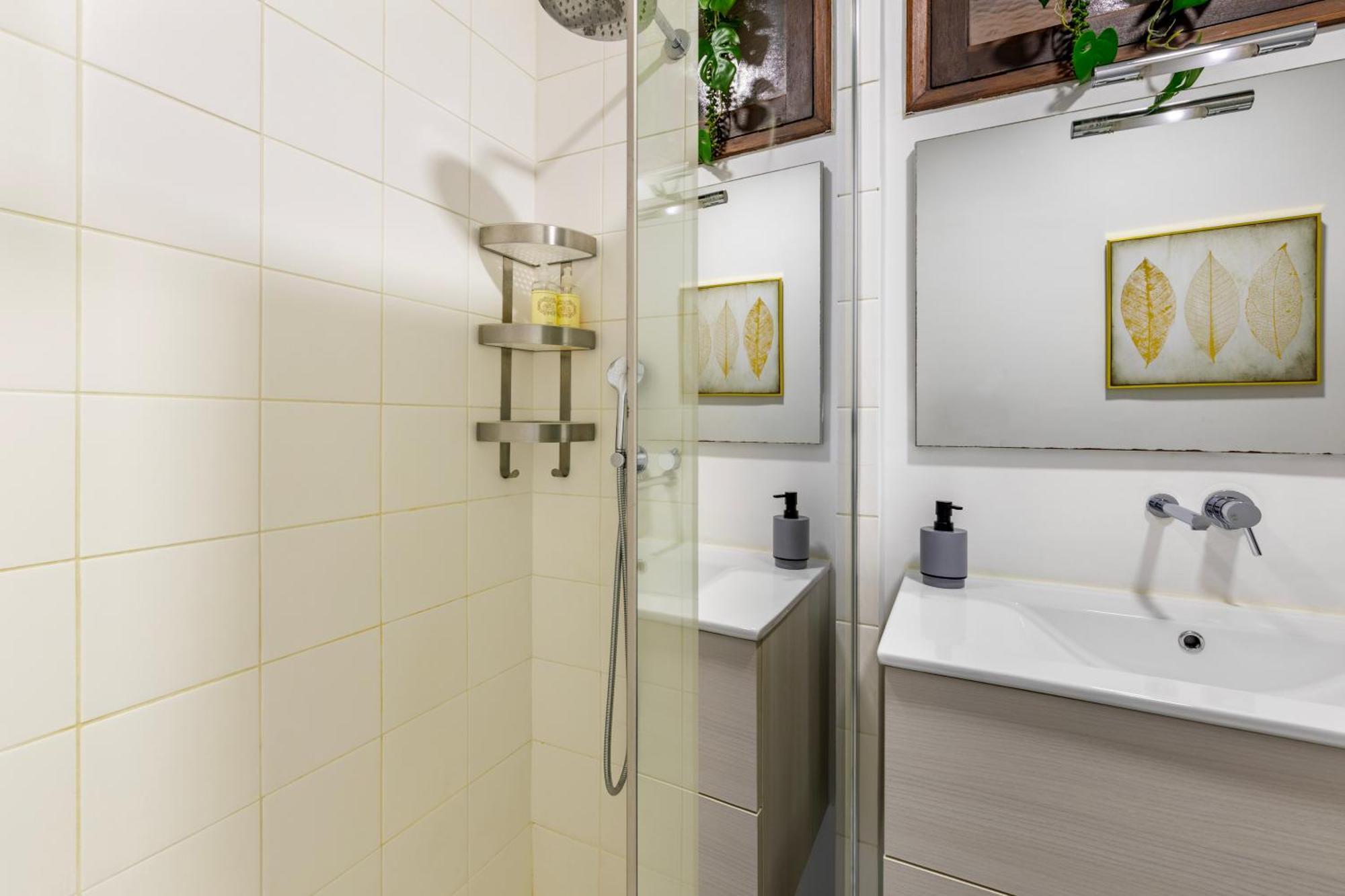 Cosy Remodeled Apartment In The City Center Fundao Exterior photo